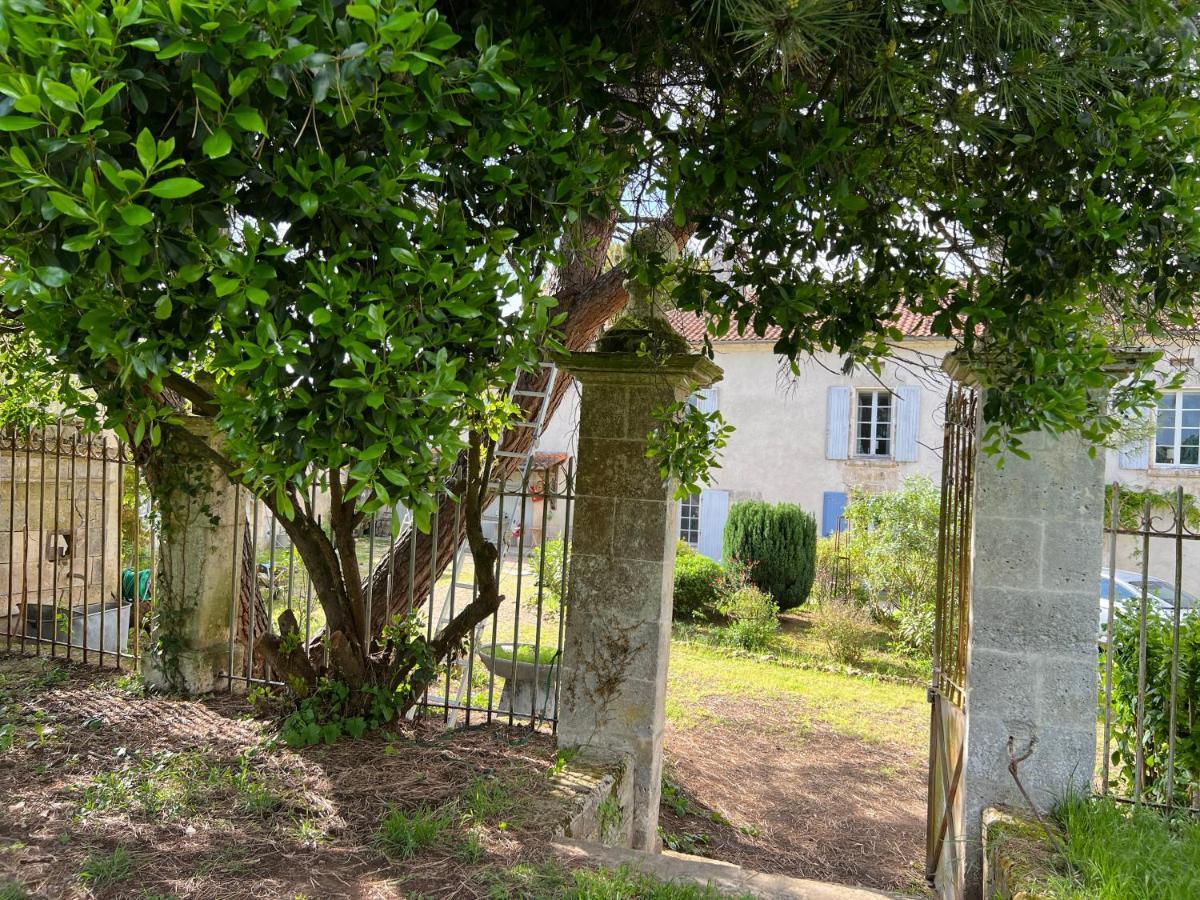 Bed and Breakfast Le Loriot Champagne-et-Fontaine Exterior foto